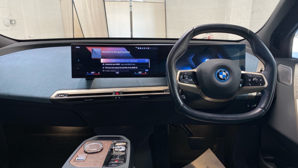 BMW iX 455kW M60 111.5kWh 5dr Auto Electric Estate - Image 4