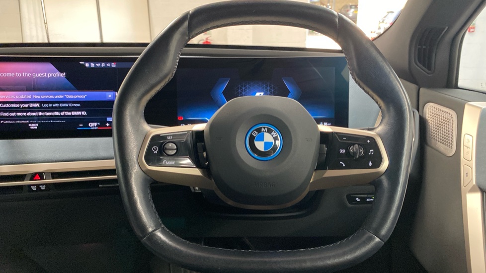 BMW iX 455kW M60 111.5kWh 5dr Auto Electric Estate - Image 5