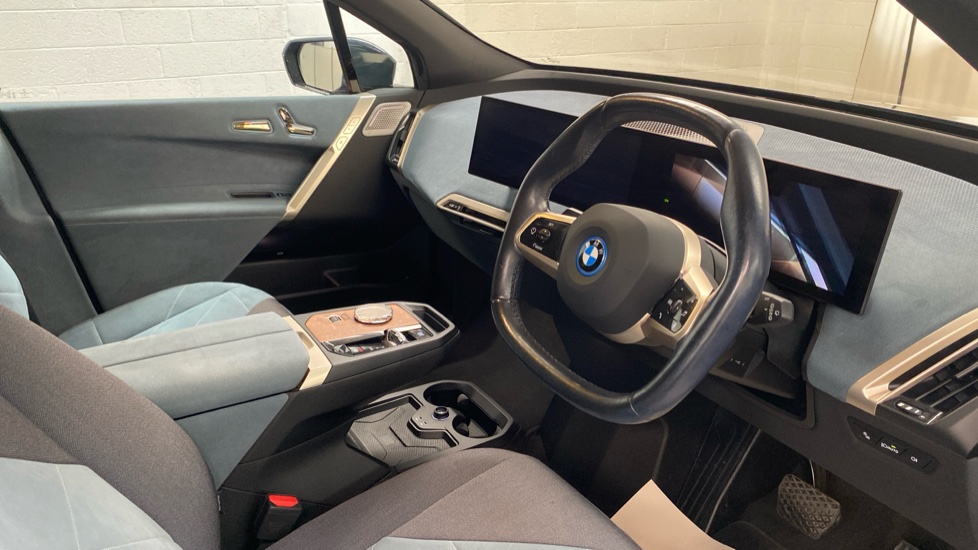 BMW iX 455kW M60 111.5kWh 5dr Auto Electric Estate - Image 6