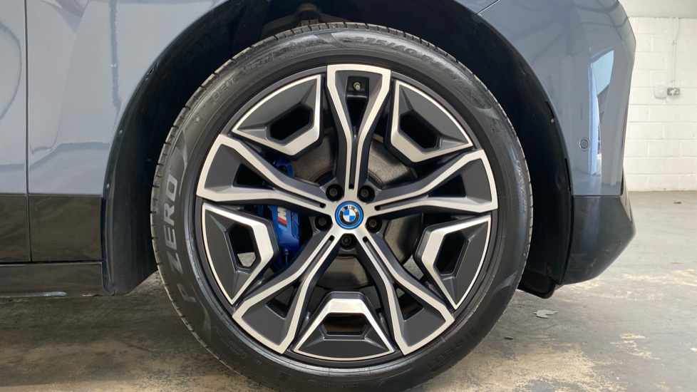 BMW iX 455kW M60 111.5kWh 5dr Auto Electric Estate - Image 14