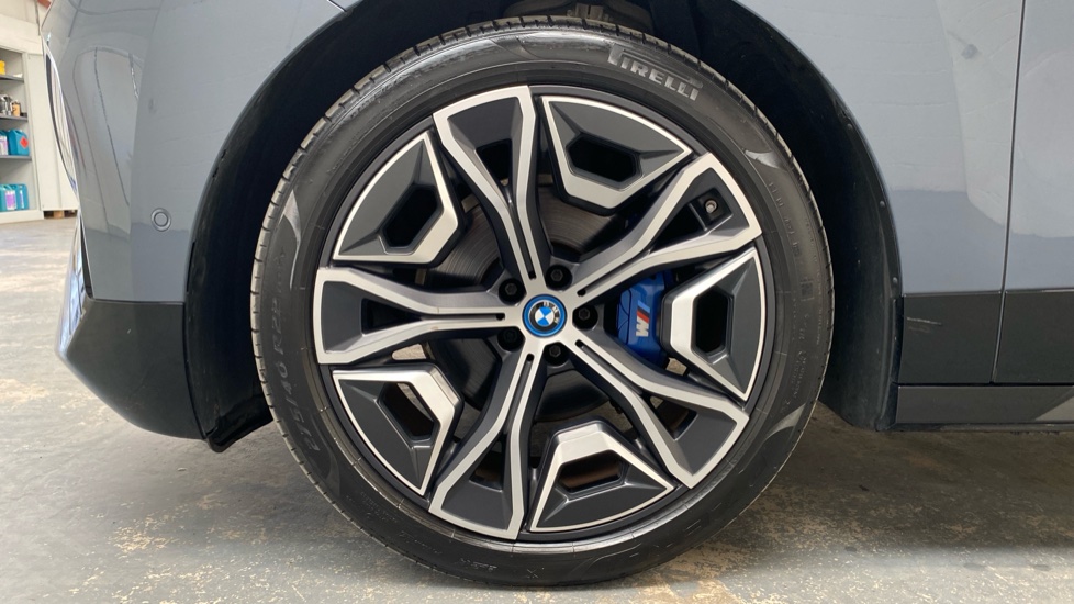 BMW iX 455kW M60 111.5kWh 5dr Auto Electric Estate - Image 27