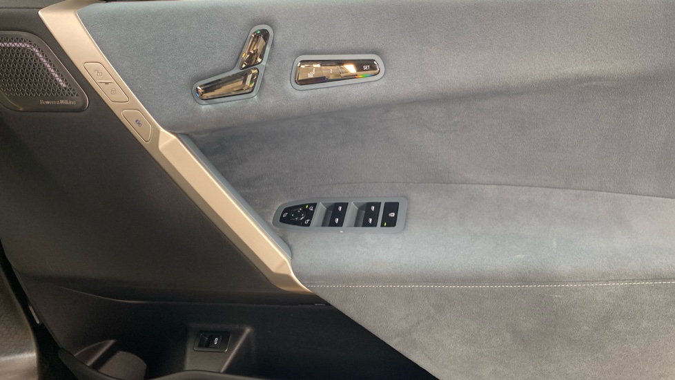 BMW iX 455kW M60 111.5kWh 5dr Auto Electric Estate - Image 38