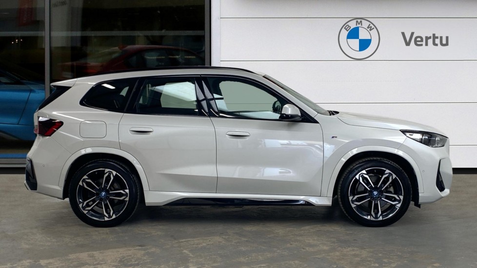 BMW iX1 230kW xDrive30 M Sport 65kWh 5dr Auto Electric Estate - Image 3
