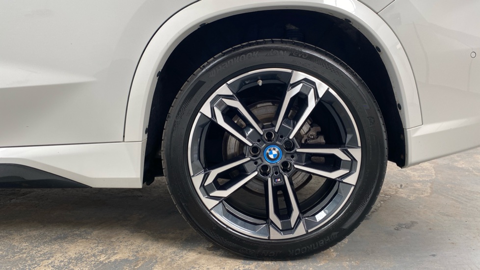 BMW iX1 230kW xDrive30 M Sport 65kWh 5dr Auto Electric Estate - Image 30