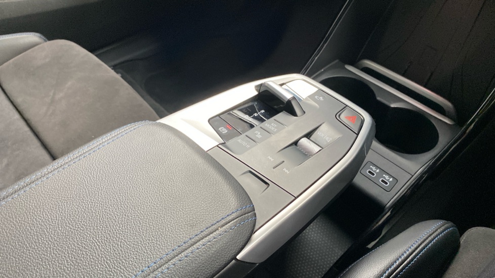 BMW 2 Series 220i MHT M Sport 5dr DCT Petrol Hatchback - Image 10