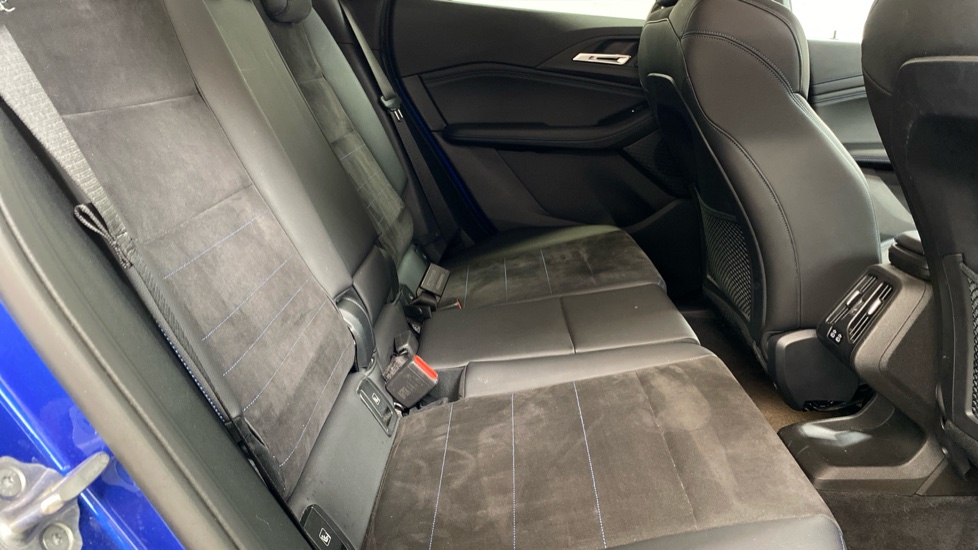 BMW 2 Series 220i MHT M Sport 5dr DCT Petrol Hatchback - Image 12