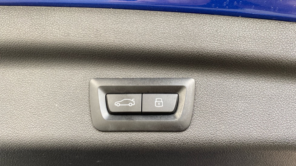 BMW 2 Series 220i MHT M Sport 5dr DCT Petrol Hatchback - Image 26