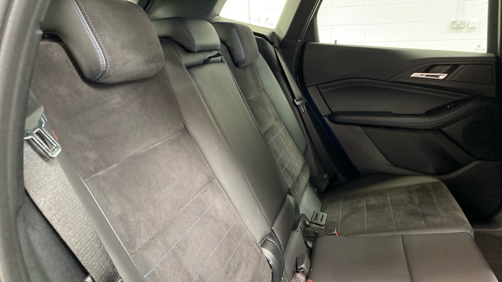 BMW 2 Series 220i MHT M Sport 5dr DCT Petrol Hatchback - Image 33