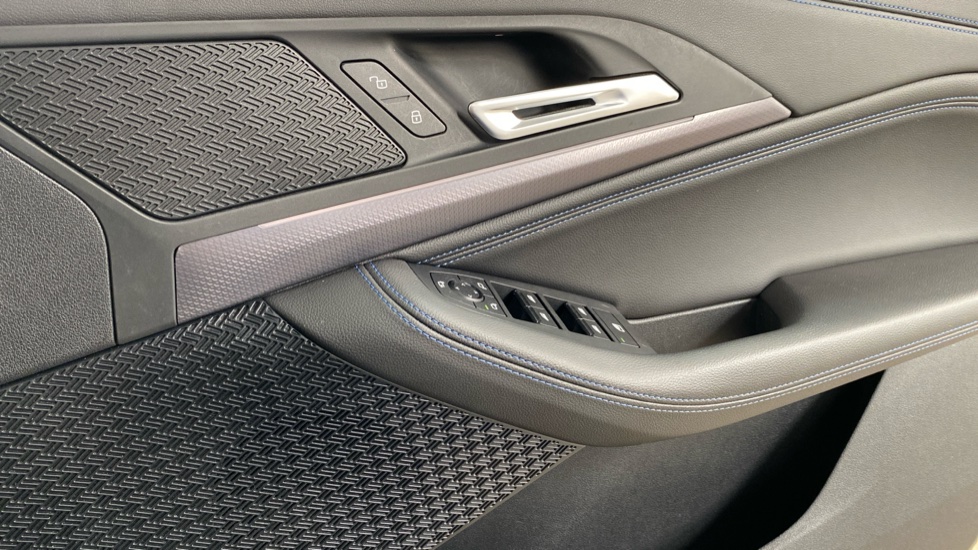 BMW 2 Series 220i MHT M Sport 5dr DCT Petrol Hatchback - Image 37