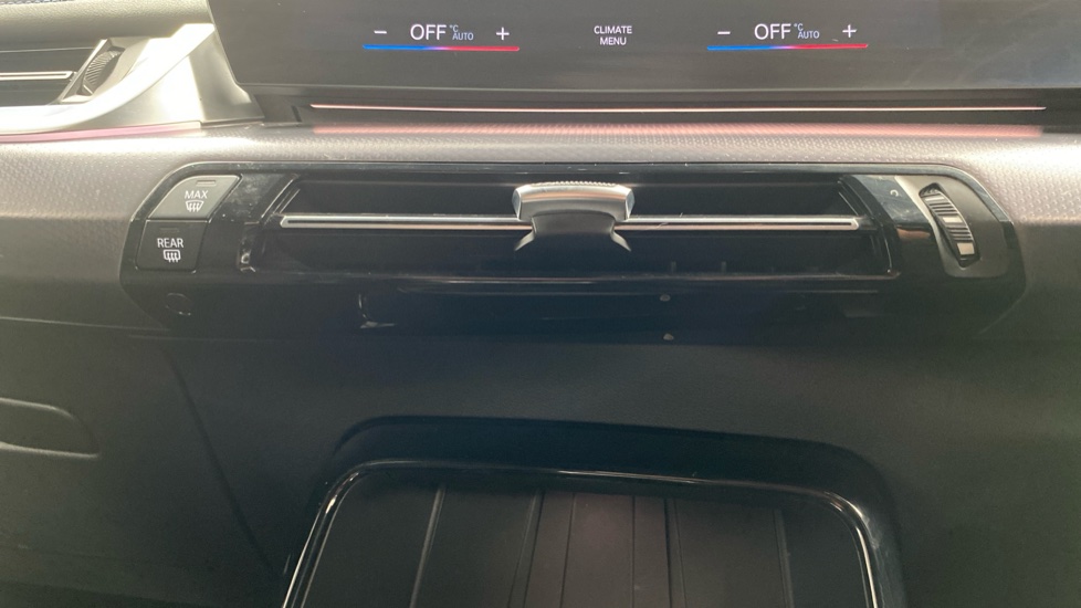 BMW 2 Series 220i MHT M Sport 5dr DCT Petrol Hatchback - Image 44