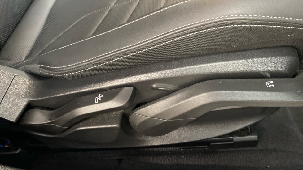BMW 1 Series 120 M Sport 5dr Step Auto [Tech+/Pro Pack] Petrol Hatchback - Image 39