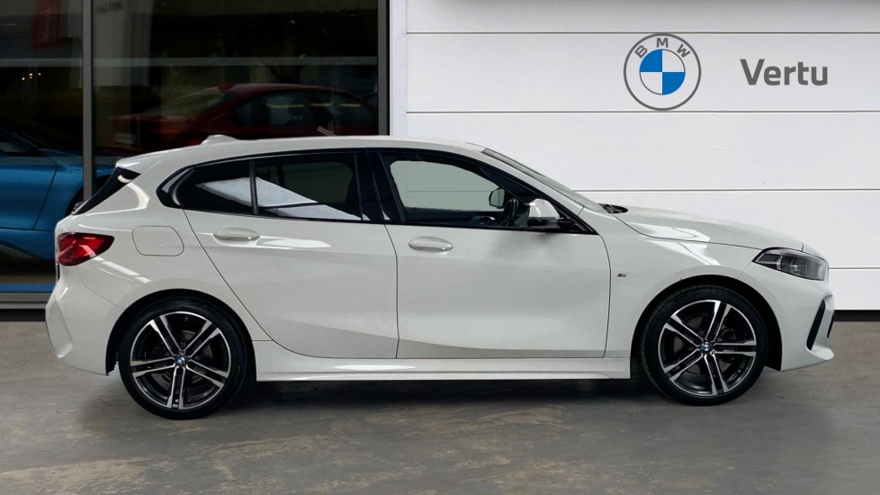 BMW 1 Series 118i [136] M Sport 5dr [Live Cockpit Professional] Petrol Hatchback - Image 3