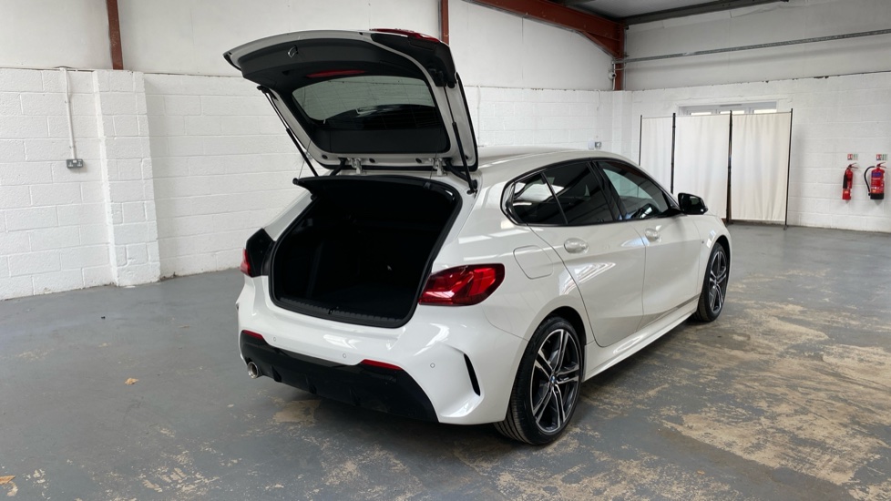 BMW 1 Series 118i [136] M Sport 5dr [Live Cockpit Professional] Petrol Hatchback - Image 39