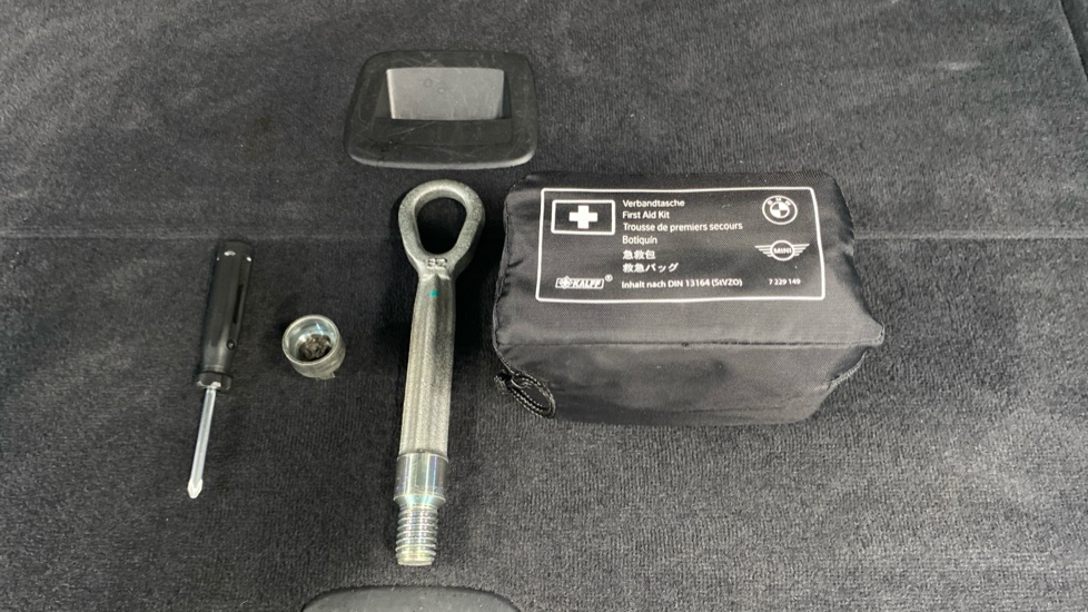 BMW 3 Series 330i M Sport 5dr Step Auto Petrol Estate - Image 42