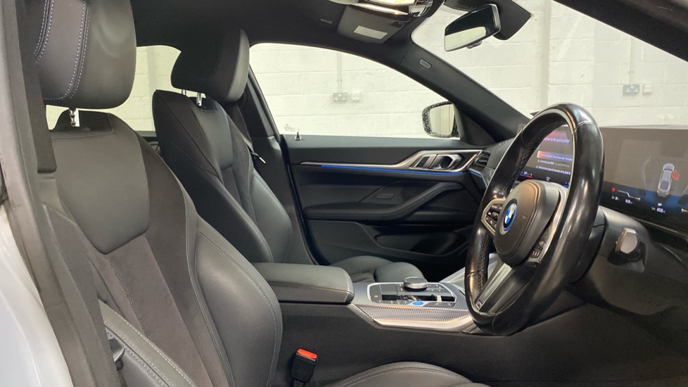 BMW i4 250kW eDrive40 M Sport 83.9kWh 5dr Auto [Pro Pack] Electric Hatchback - Image 11