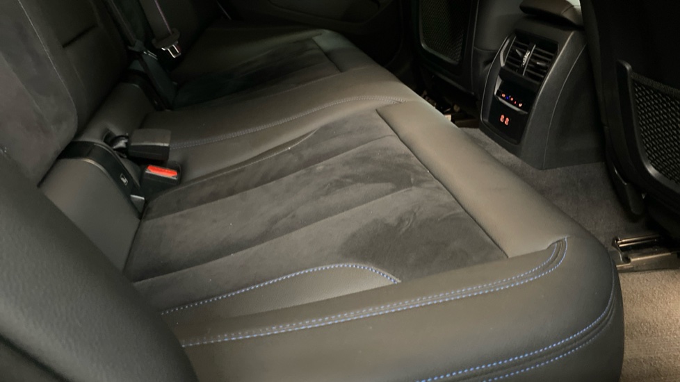 BMW i4 250kW eDrive40 M Sport 83.9kWh 5dr Auto [Pro Pack] Electric Hatchback - Image 35