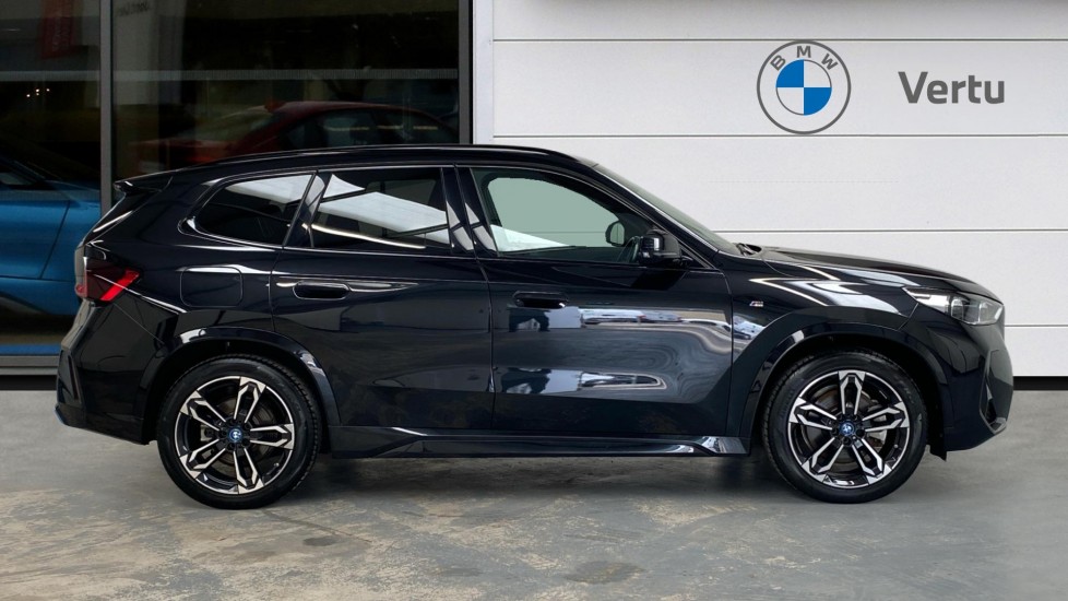 BMW iX1 230kW xDrive30 M Sport 65kWh 5dr Auto Electric Estate - Image 3