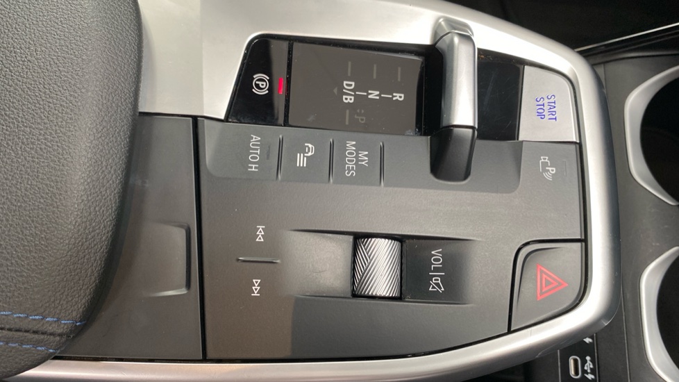 BMW iX1 230kW xDrive30 M Sport 65kWh 5dr Auto Electric Estate - Image 19