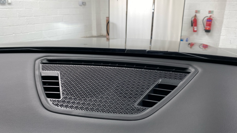 BMW iX1 230kW xDrive30 M Sport 65kWh 5dr Auto Electric Estate - Image 67