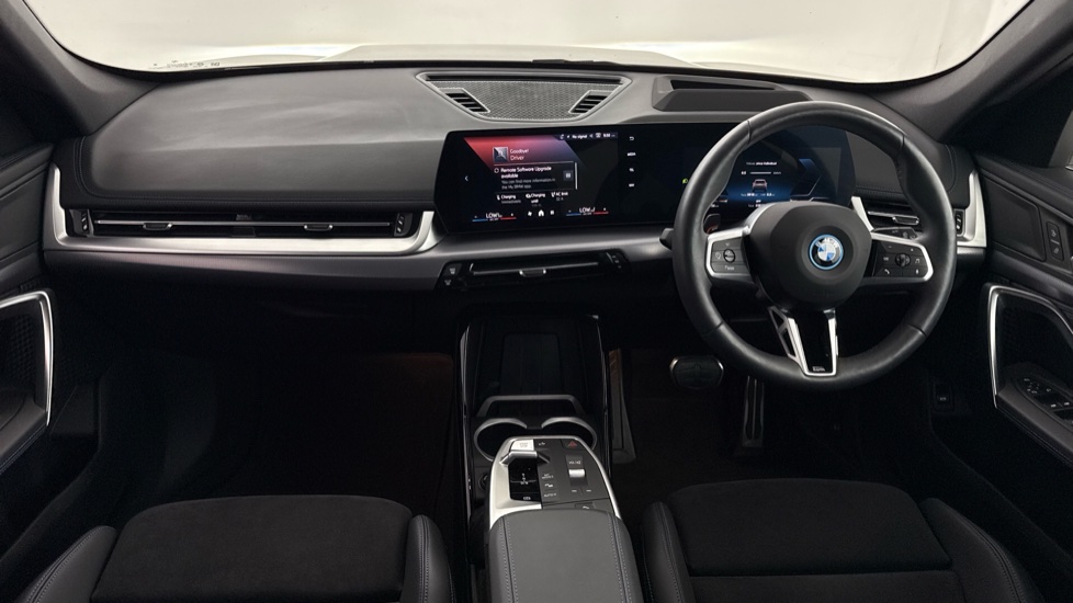 BMW iX1 230kW xDrive30 M Sport 65kWh 5dr Auto Tech/Pro/22 Electric Estate - Image 4