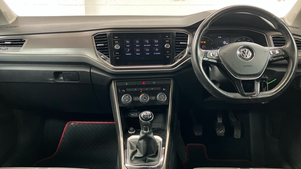 Volkswagen T-Roc 1.0 TSI SE 5dr Petrol Hatchback - Image 4
