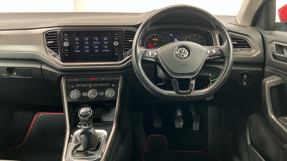Volkswagen T-Roc 1.0 TSI SE 5dr Petrol Hatchback - Image 5