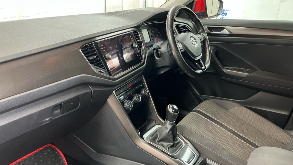 Volkswagen T-Roc 1.0 TSI SE 5dr Petrol Hatchback - Image 7