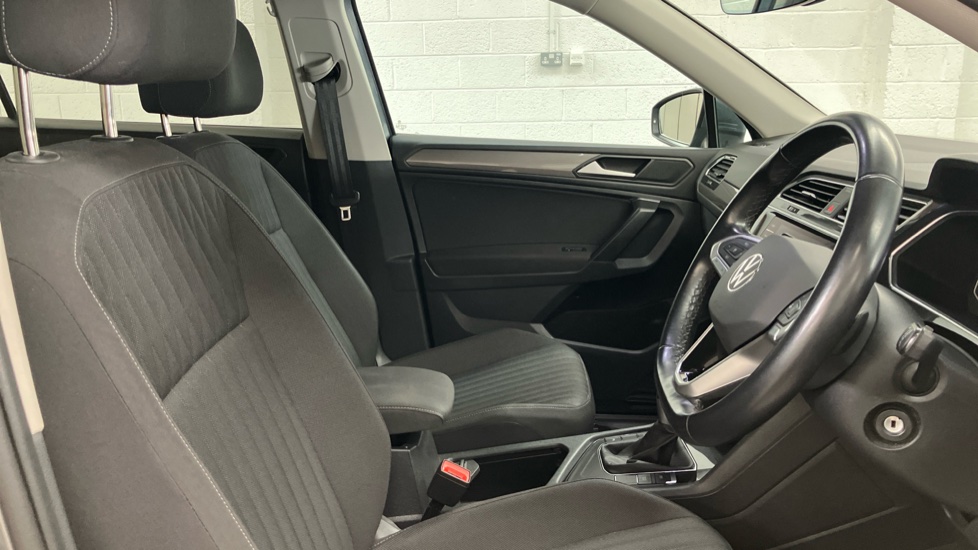 Volkswagen Tiguan Allspace 1.5 TSI Life 5dr DSG Petrol Estate - Image 11
