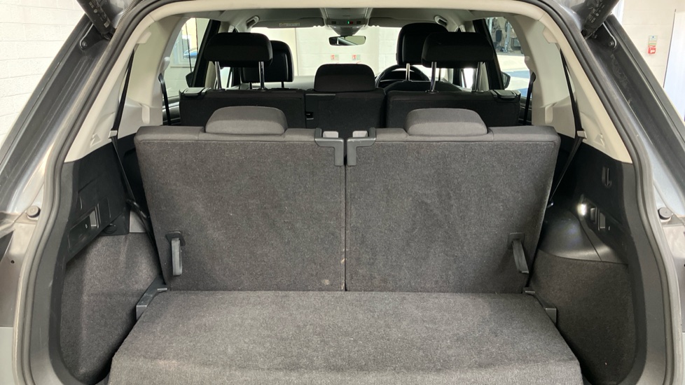 Volkswagen Tiguan Allspace 1.5 TSI Life 5dr DSG Petrol Estate - Image 25