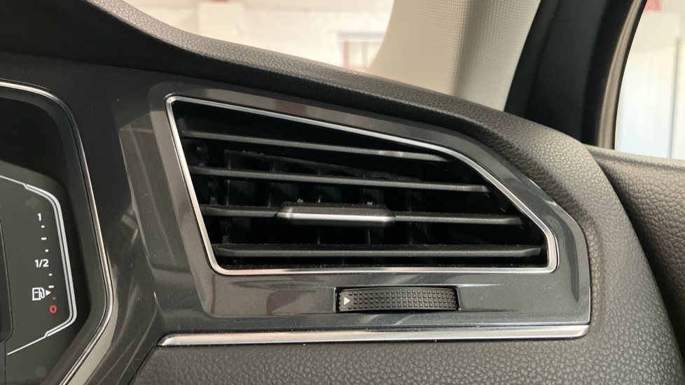 Volkswagen Tiguan Allspace 1.5 TSI Life 5dr DSG Petrol Estate - Image 38