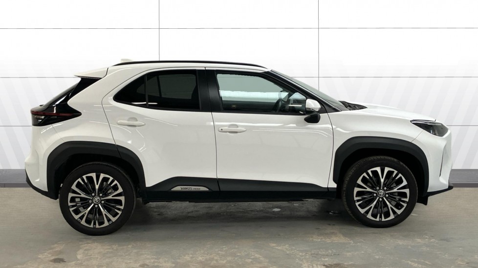 Toyota Yaris Cross 1.5 Hybrid Excel 5dr CVT Hybrid Estate - Image 3