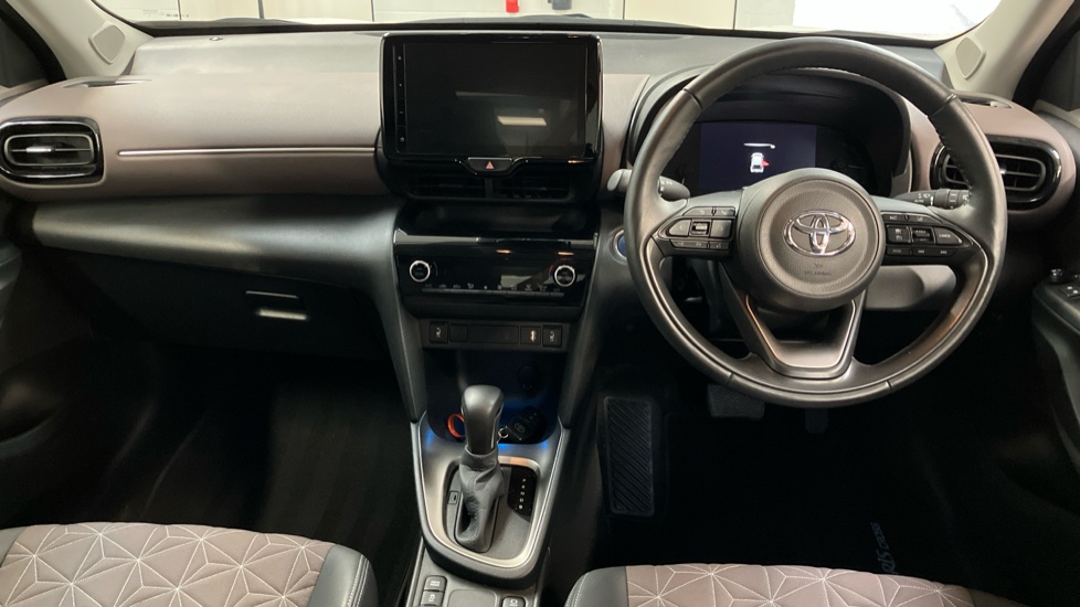 Toyota Yaris Cross 1.5 Hybrid Excel 5dr CVT Hybrid Estate - Image 4