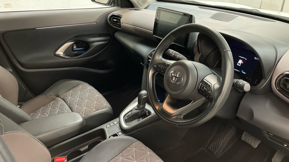 Toyota Yaris Cross 1.5 Hybrid Excel 5dr CVT Hybrid Estate - Image 6