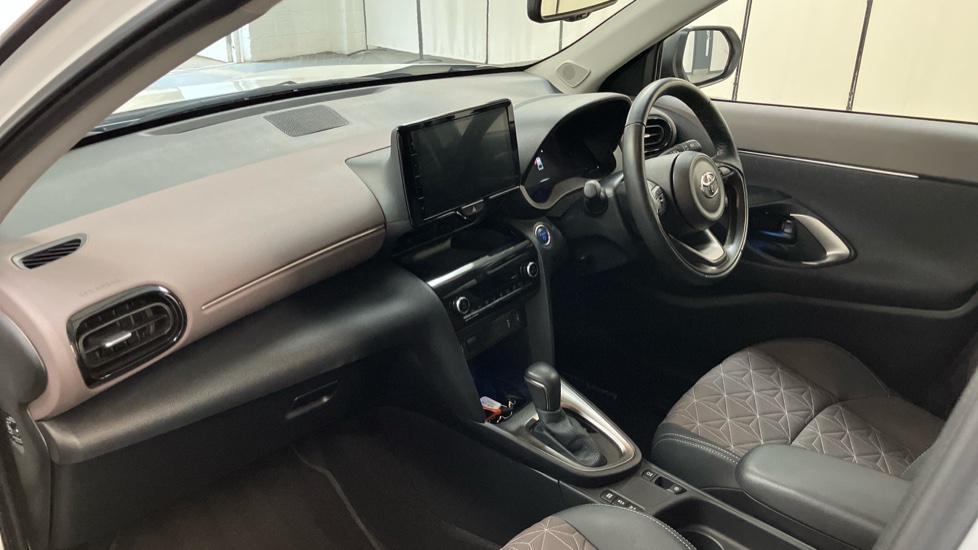 Toyota Yaris Cross 1.5 Hybrid Excel 5dr CVT Hybrid Estate - Image 7
