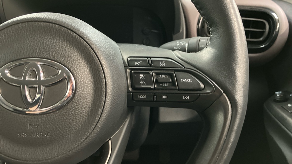 Toyota Yaris Cross 1.5 Hybrid Excel 5dr CVT Hybrid Estate - Image 18