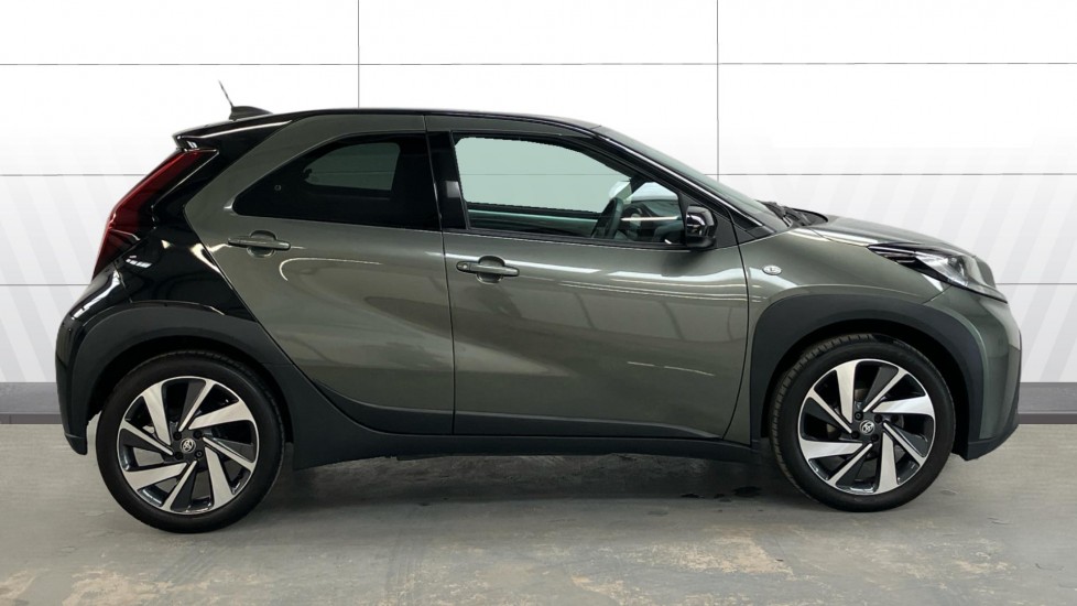 Toyota Aygo X 1.0 VVT-i Edge 5dr Auto Petrol Hatchback - Image 3