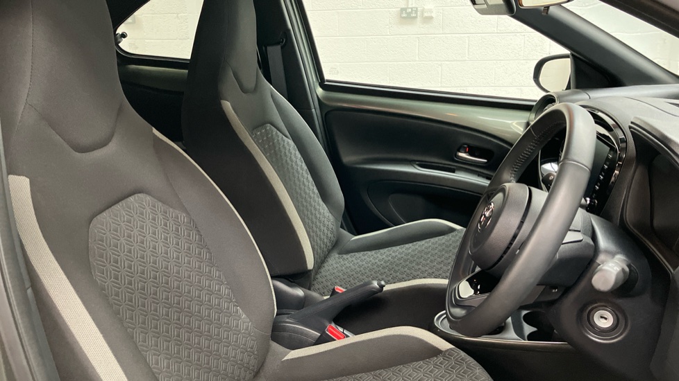 Toyota Aygo X 1.0 VVT-i Edge 5dr Auto Petrol Hatchback - Image 11
