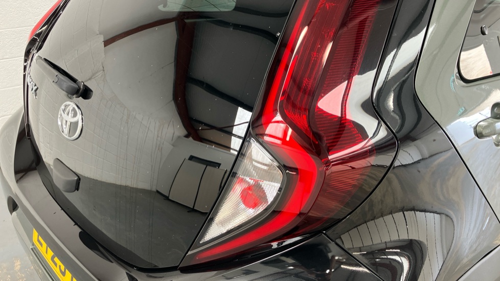 Toyota Aygo X 1.0 VVT-i Edge 5dr Auto Petrol Hatchback - Image 22
