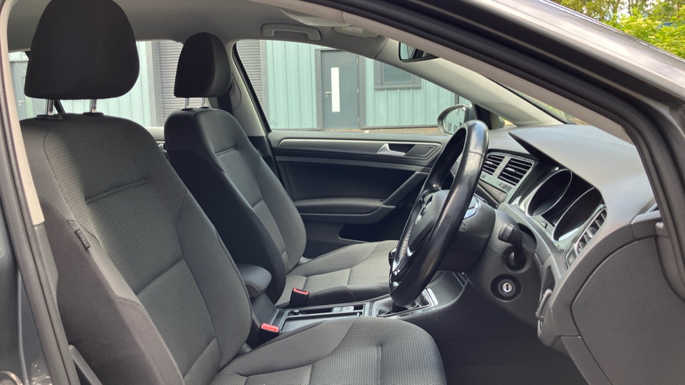 Volkswagen Golf 1.0 TSI 110 SE 5dr Petrol Hatchback - Image 11