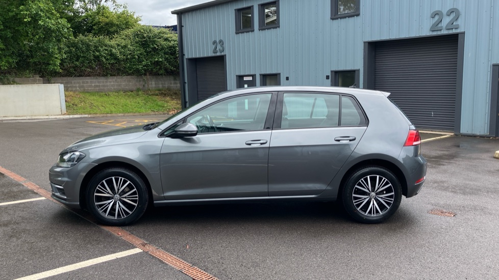 Volkswagen Golf 1.0 TSI 110 SE 5dr Petrol Hatchback - Image 27