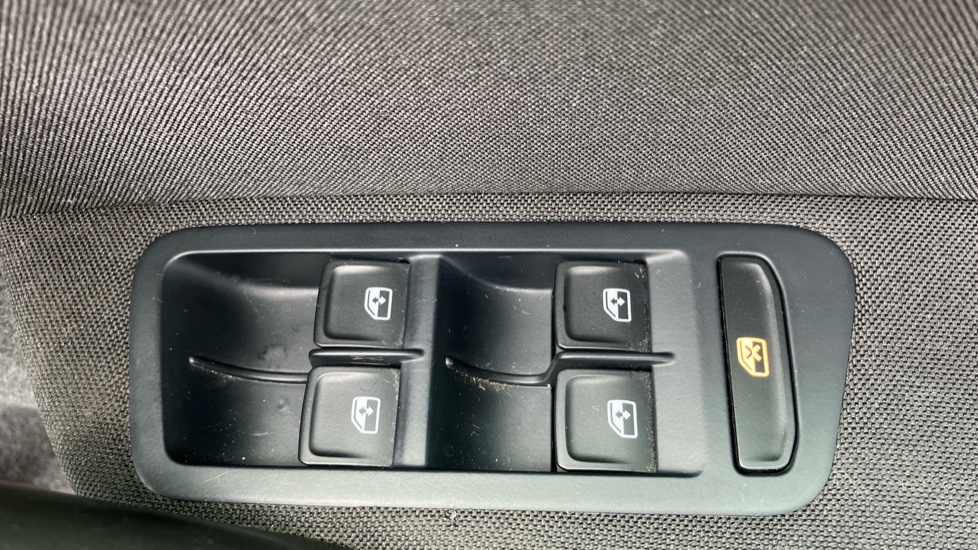 Volkswagen Golf 1.0 TSI 110 SE 5dr Petrol Hatchback - Image 44