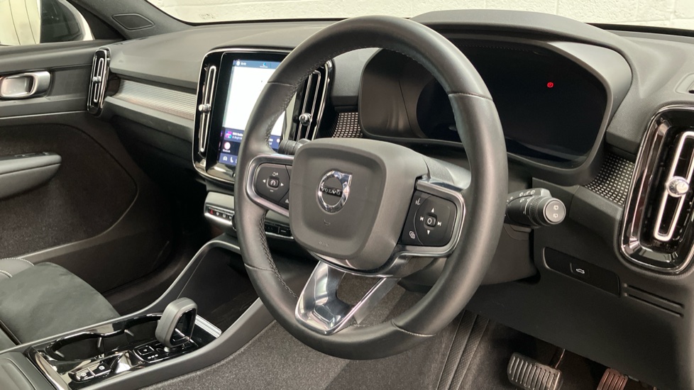 Volvo XC40 2.0 B3P Plus Dark 5dr Auto Petrol Estate - Image 6