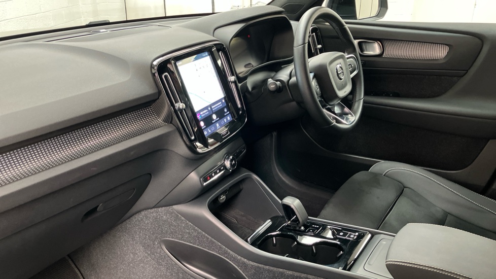Volvo XC40 2.0 B3P Plus Dark 5dr Auto Petrol Estate - Image 7