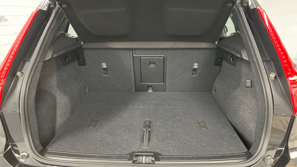 Volvo XC40 2.0 B3P Plus Dark 5dr Auto Petrol Estate - Image 13