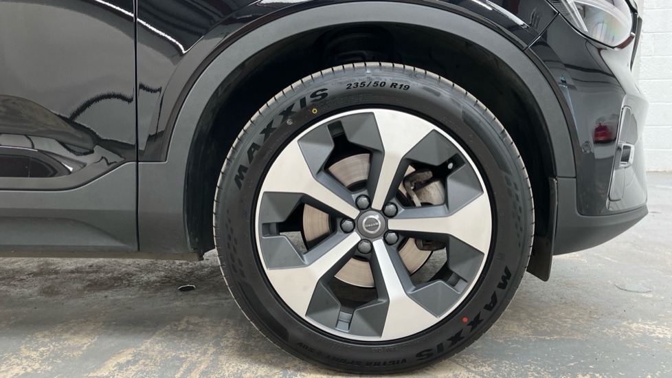 Volvo XC40 2.0 B3P Plus Dark 5dr Auto Petrol Estate - Image 14