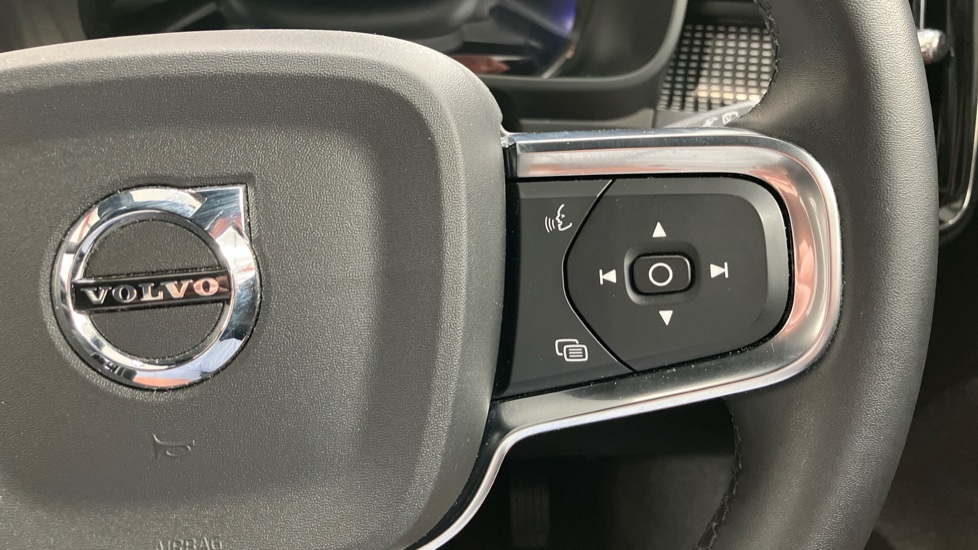 Volvo XC40 2.0 B3P Plus Dark 5dr Auto Petrol Estate - Image 18