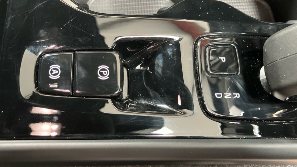 Volvo XC40 2.0 B3P Plus Dark 5dr Auto Petrol Estate - Image 19