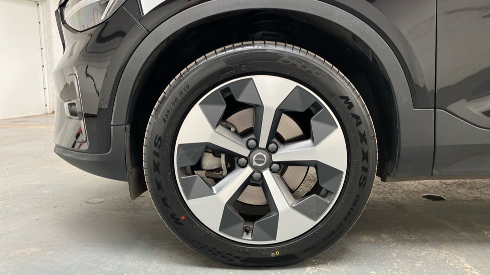 Volvo XC40 2.0 B3P Plus Dark 5dr Auto Petrol Estate - Image 28