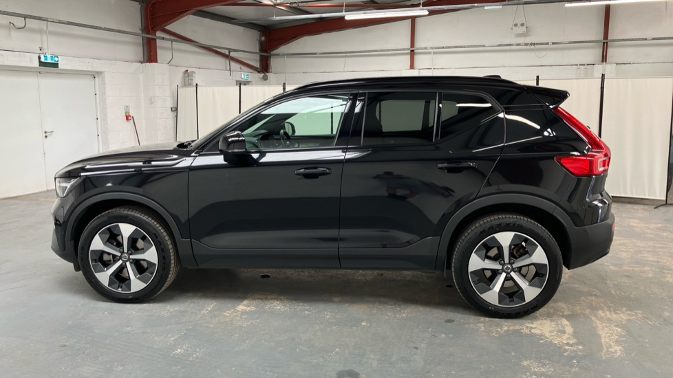 Volvo XC40 2.0 B3P Plus Dark 5dr Auto Petrol Estate - Image 29