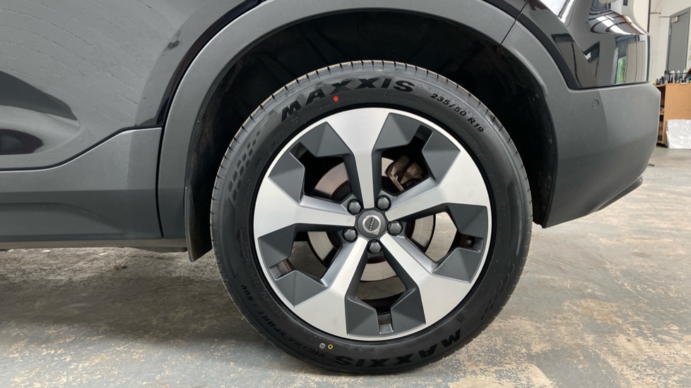 Volvo XC40 2.0 B3P Plus Dark 5dr Auto Petrol Estate - Image 30